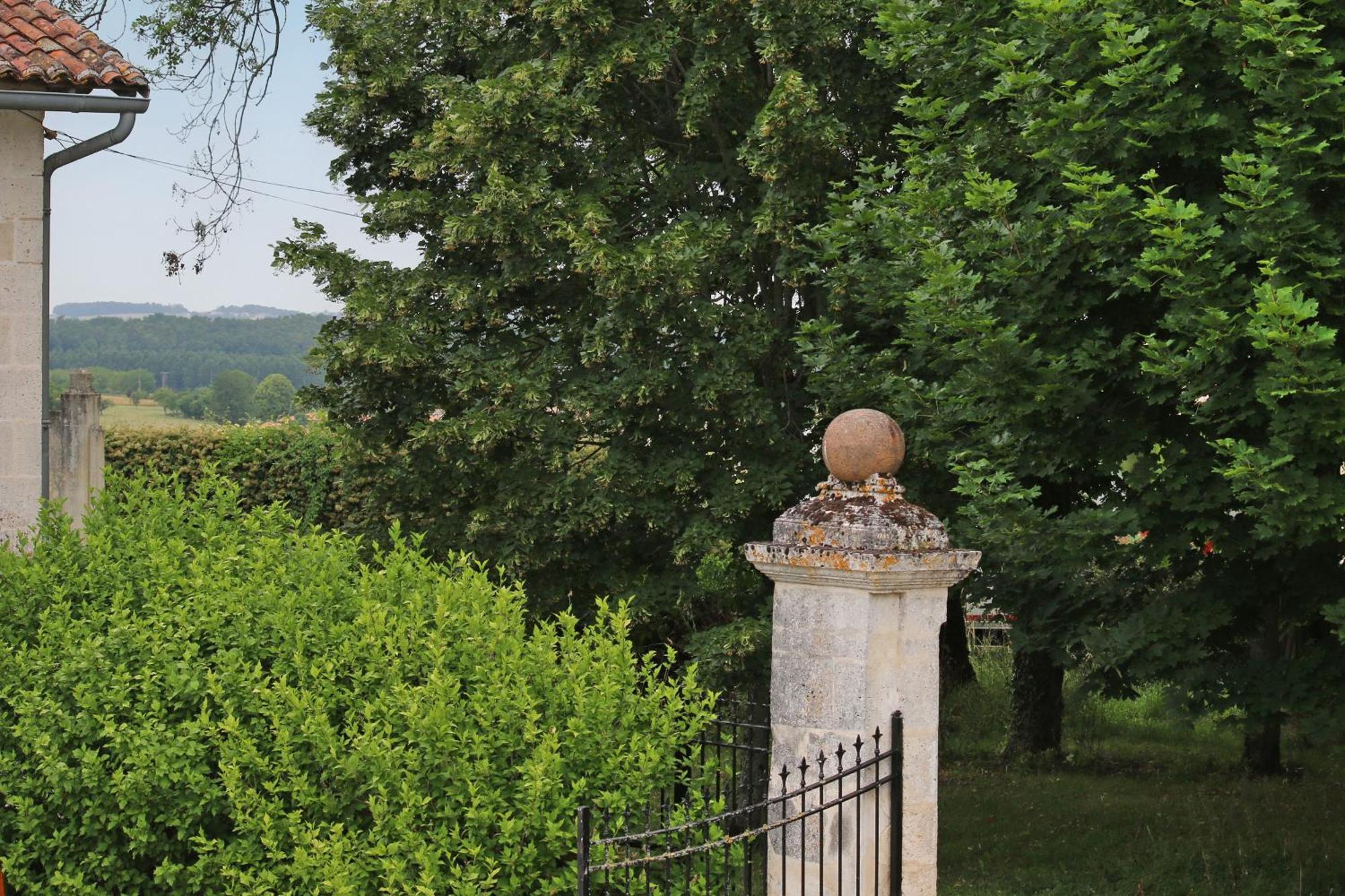 La Maronniere Apartment Challignac Екстериор снимка